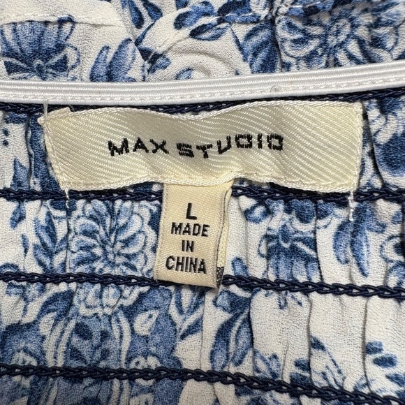 MAX STUDIO Silky Easy Care Maxi Dress Smocked Bodice Tiered Skirt Blue White L - Picture 5 of 10